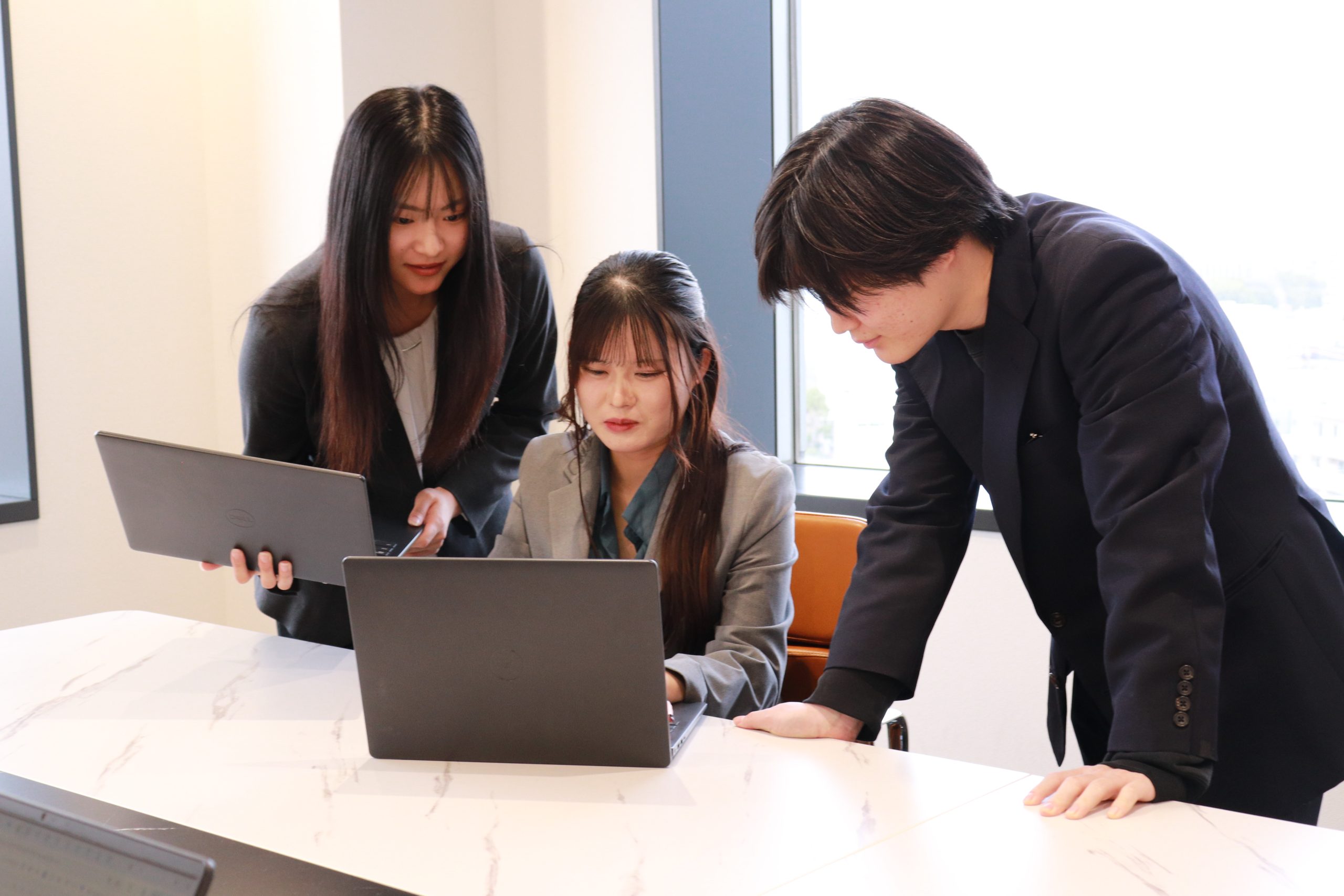 新卒社員の写真